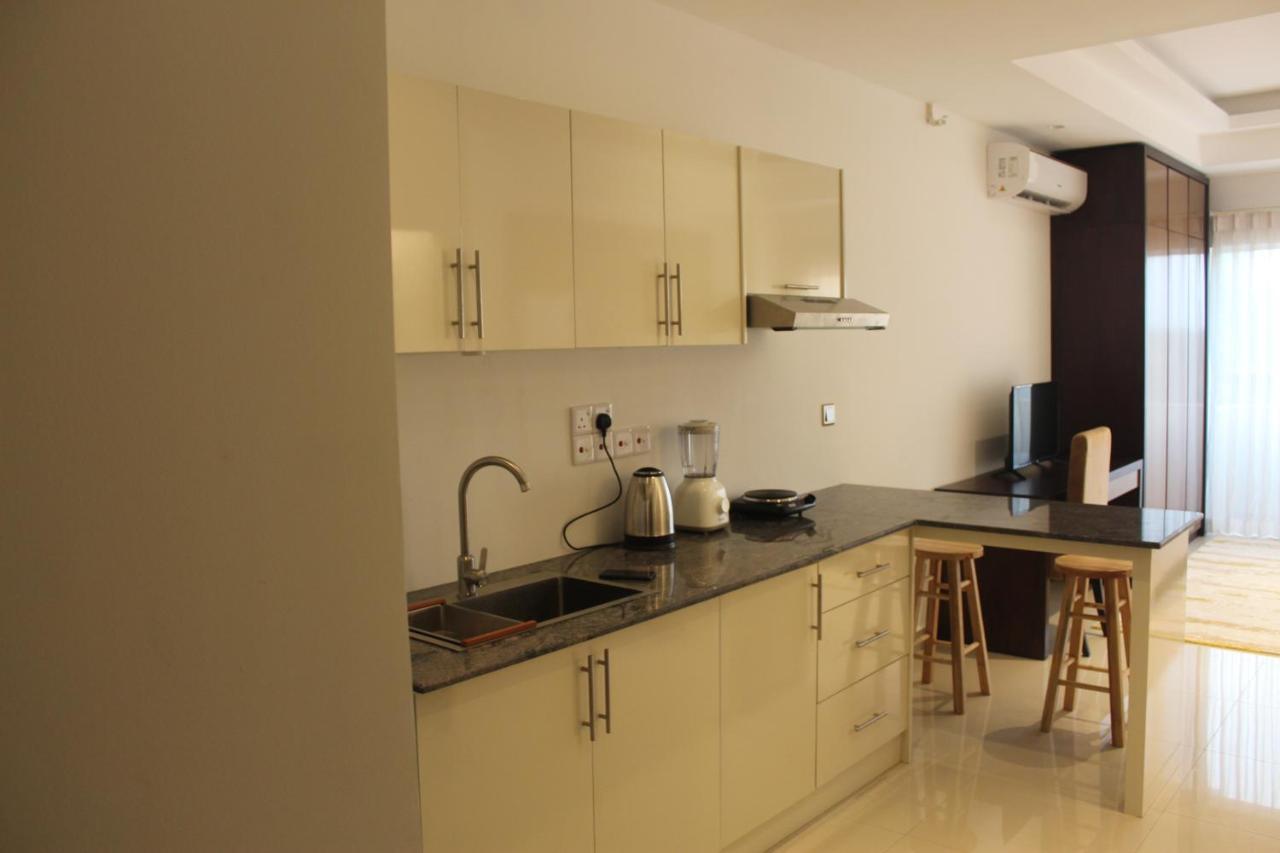 Ocean Breeze Sea View Luxury Apartments Negombo Exterior photo