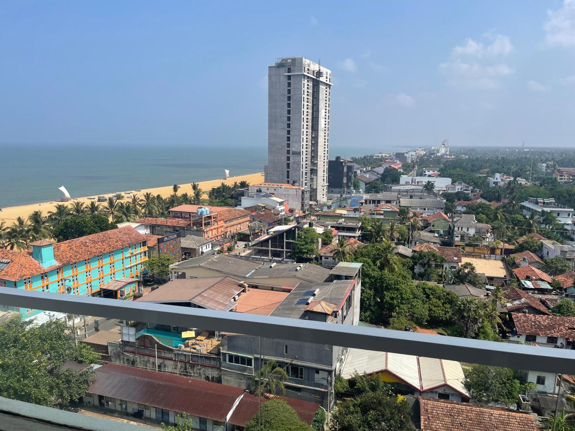 Ocean Breeze Sea View Luxury Apartments Negombo Exterior photo
