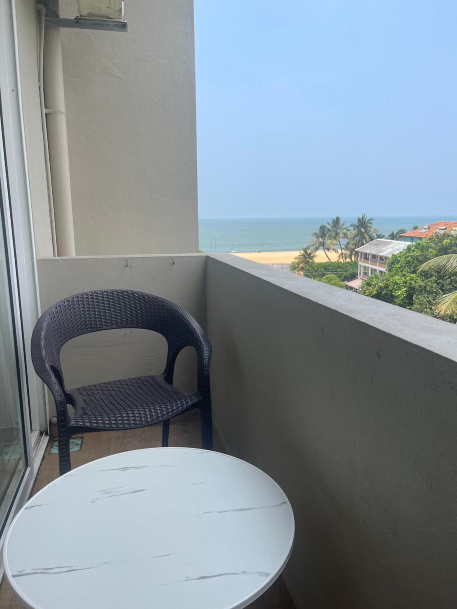 Ocean Breeze Sea View Luxury Apartments Negombo Exterior photo
