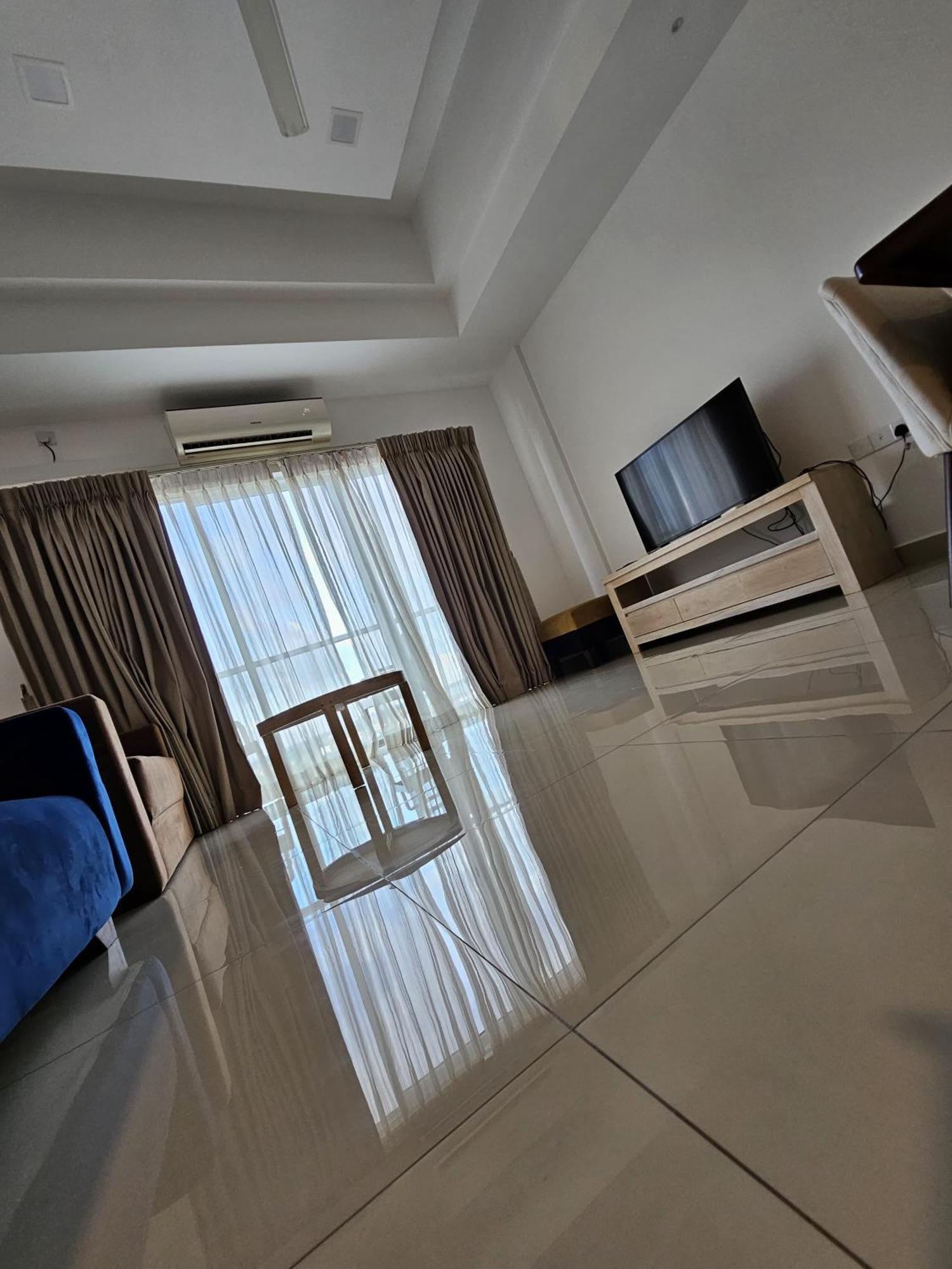 Ocean Breeze Sea View Luxury Apartments Negombo Exterior photo