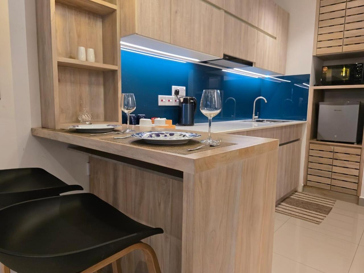 Ocean Breeze Sea View Luxury Apartments Negombo Exterior photo